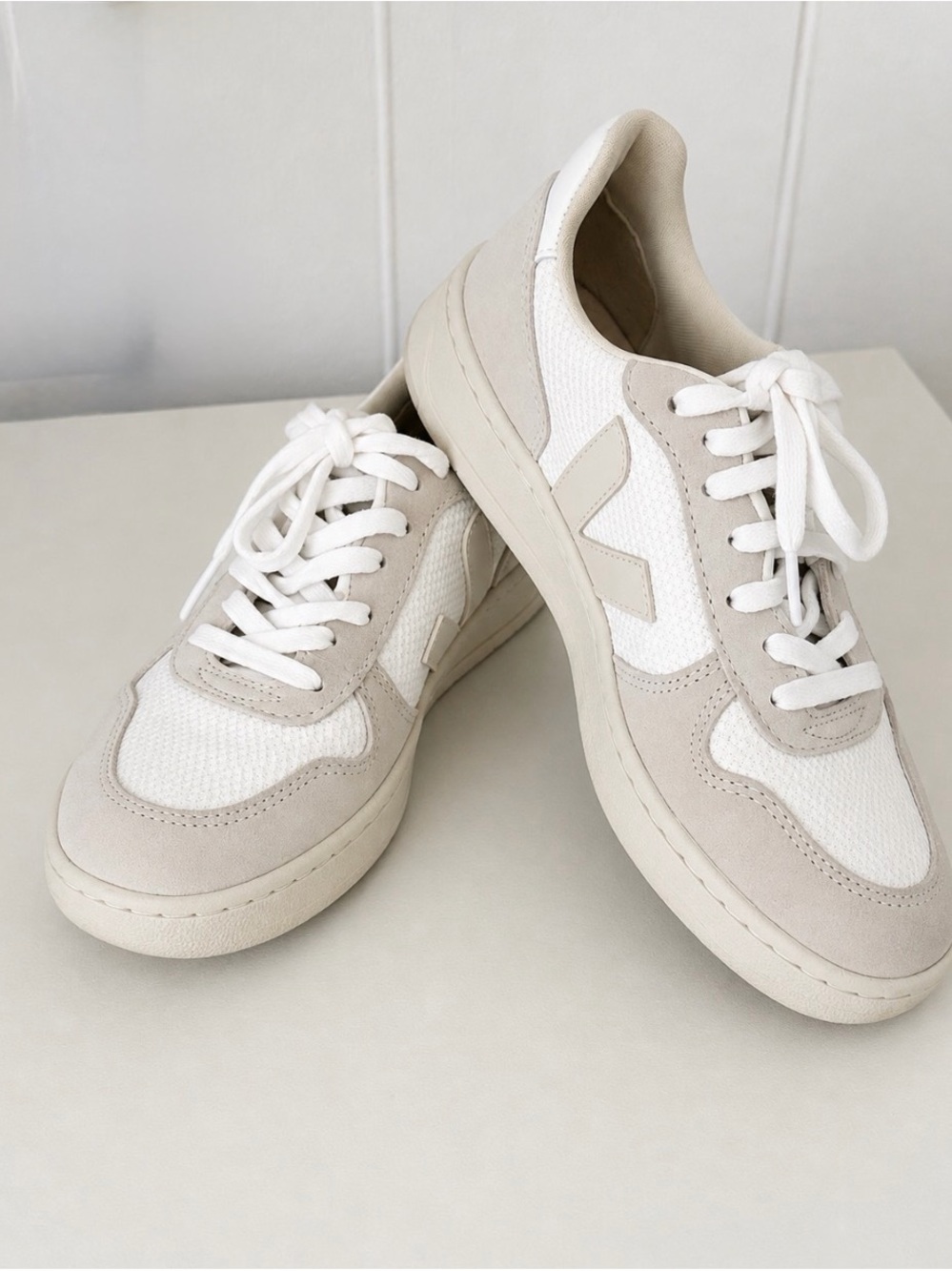 Veja Women's White and Beige/Gray Low-Top Sneakers